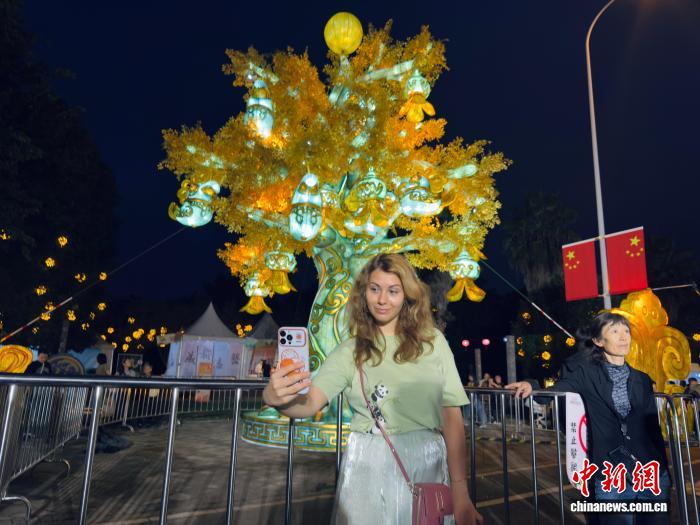 在实时数据分析，提供深度赛事洞察。方面，极速电竞提供贴心周到的支持。 - 极速电竞